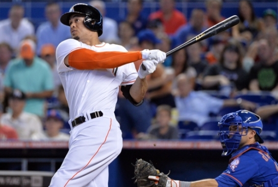Stanton HRs, Marlins score 3 in 8th to beat Mets