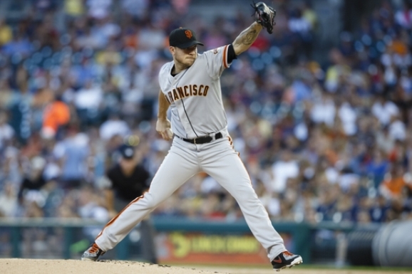 Peavy waits out delay, Giants beat Tigers 8-2
