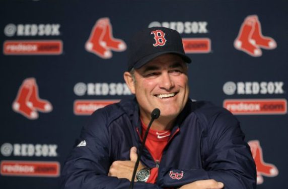 Red Sox extend manager John Farrell through 2017
