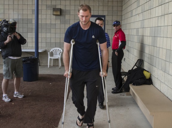 Michael Saunders injures knee in ‘freak accident,’ out until all-star break