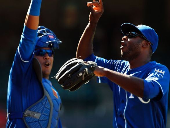 Red-hot Royals go 6-0 with sweep of Angels