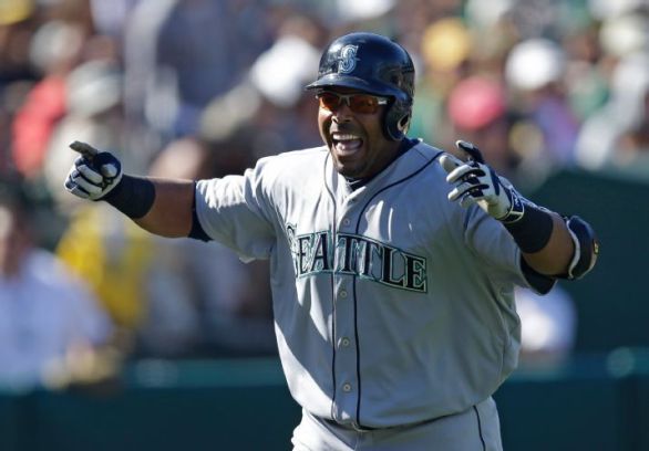 Nelson Cruz homers in 10th, lifts Mariners over A's 8-7
