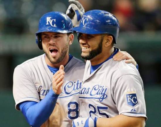 Royals score 6 in 7th to overtake Indians 11-5