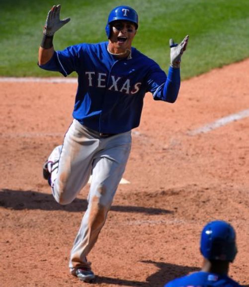 Martin's 11th-inning HR helps Rangers beat Angels