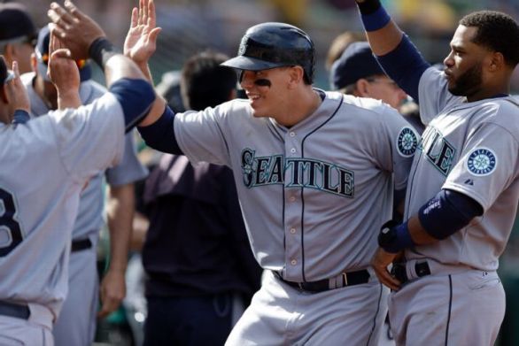 Cruz hits 1st Mariners' homer in 5-4, 11-inning win over A's