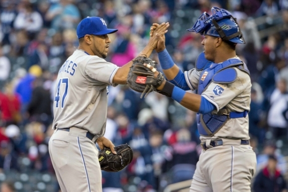 Royals remain unbeaten with 12-3 romp over Twins