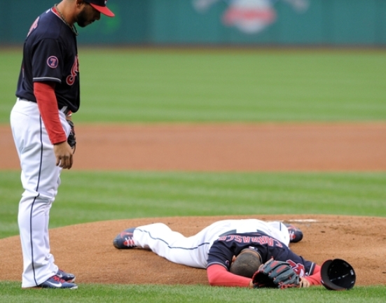 Indians' Carrasco hit in face with line drive in 4-1 loss