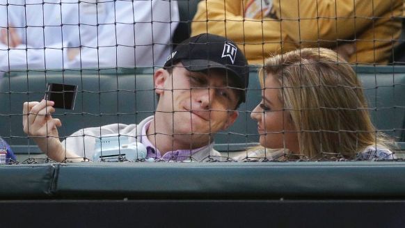 Johnny Manziel finally appears after rehab stint, takes in Rangers game