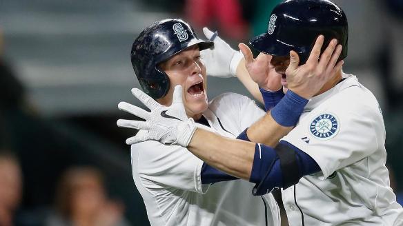 Mariners play long ball in 11-4 win over Padres