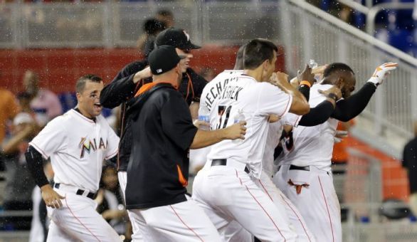 Marlins stay hot, score in 9th to top Phillies 4-3