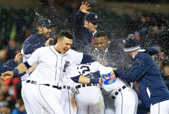 Kinsler's hit lifts Tigers over Twins 2-1 in 10 innings