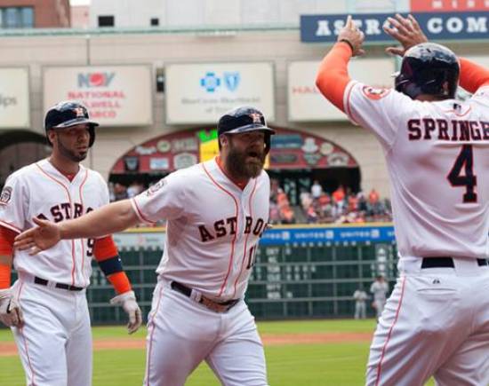 Astros win 10th in row, Gattis homers twice to beat Mariners