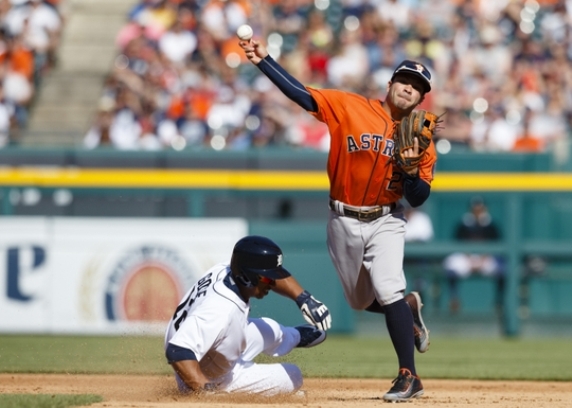 Astros turn 1st triple play since 2004, beat Tigers