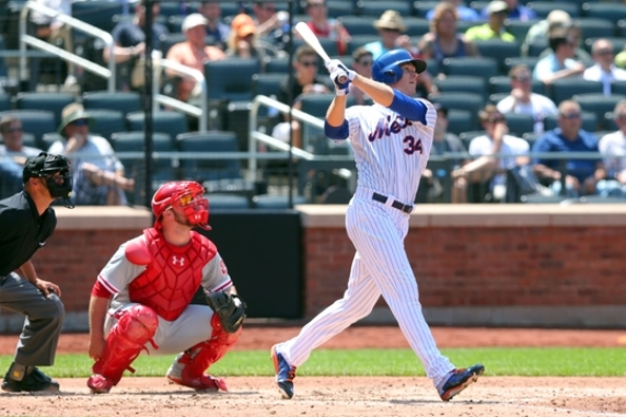 Syndergaard dazzles with bat and glove, Mets sweep Phillies