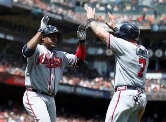 Braves score 4 in the 9th to stun Giants 7-5