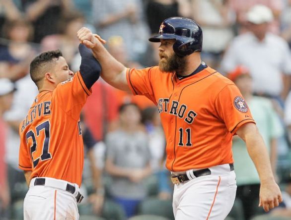 Astros hit three homers to win eighth straight