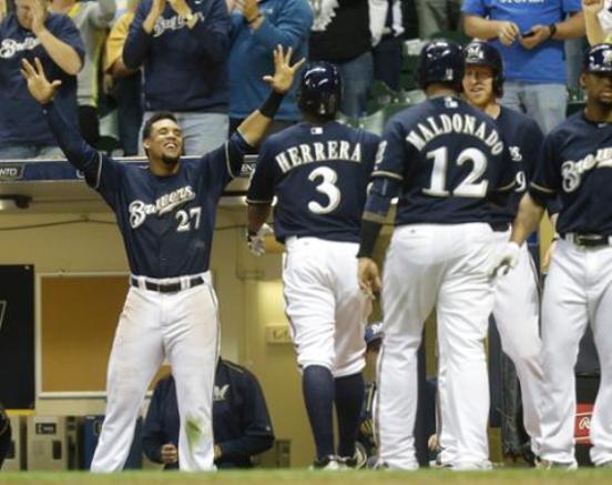 Herrera's homer in eighth lifts Brewers over White Sox 10-7
