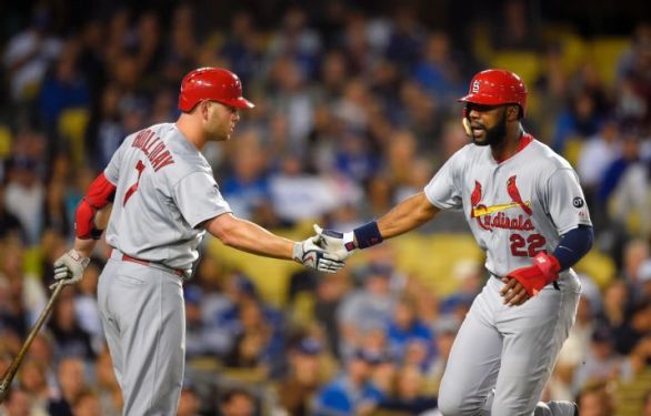 Cardinals beat Dodgers 2-1 with 2 runs in 8th