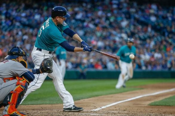 Trumbo drives in 3, Mariners beat Astros 5-2