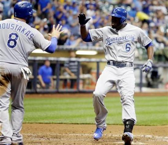 Cain homers, Royals hang on in 9th to beat Brewers 8-5