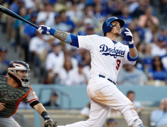 Grandal homers twice, Dodgers deny Giants sweep with 16 hits