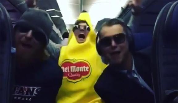 Joc Pederson, Enrique Hernandez and Justin Turner battle boredom on a long flight