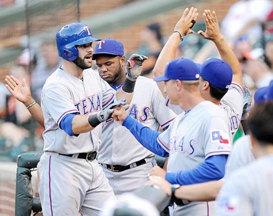 Mitch Moreland hits 2 homers as Rangers beat Orioles 8-1
