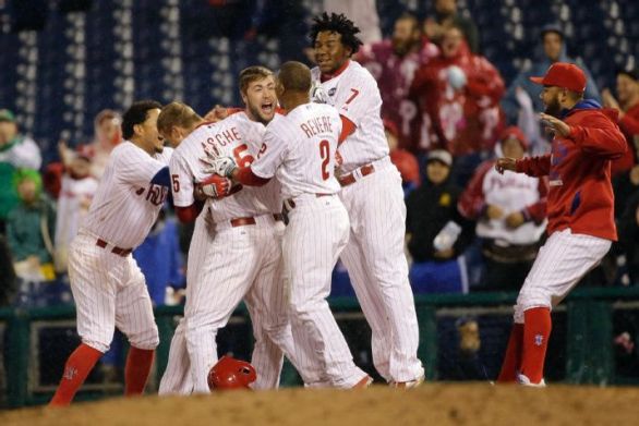 Ruf's walkoff single leads Phillies past Reds, 5-4