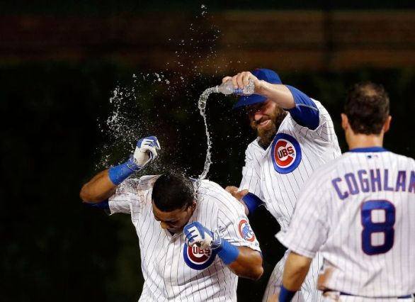 Castro's RBI single in 9th lifts Cubs past Reds