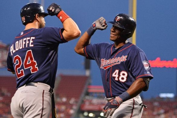 Hunter homers, Twins beat Reds 8-5 after long weather delay