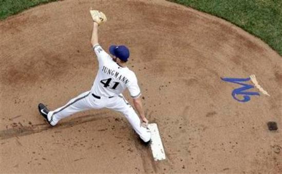 Jungmann, Brewers finish off sweep of Pirates