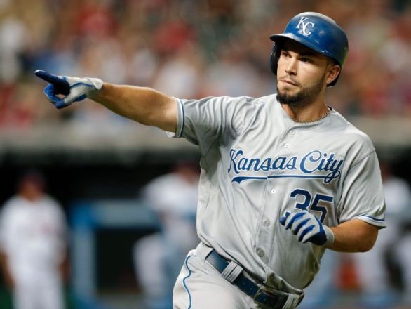 Hosmer's homer in 9th lifts Royals to 2-1 win over Indians