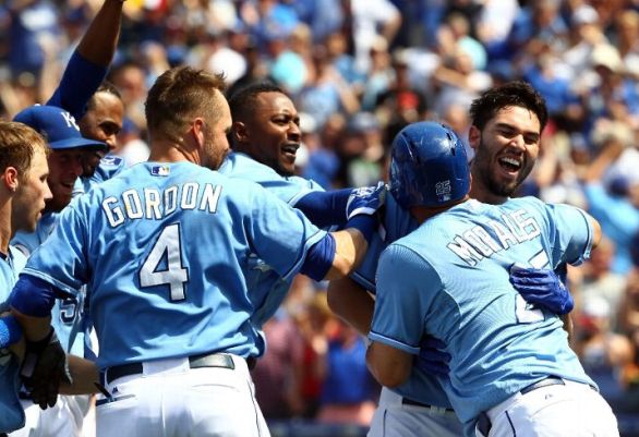 Royals salvage split with Twins with 3-2 victory