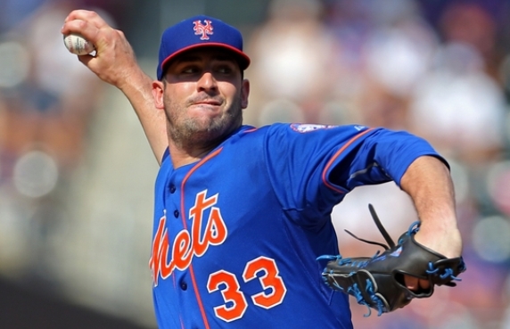 Harvey uses arm and bat to lead Mets past D-backs