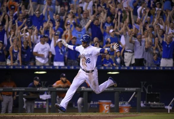 Escobar's RBI single in 10th lifts Royals past Astros