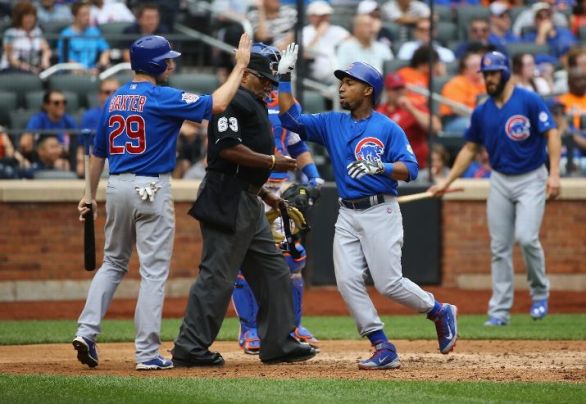 Herrera's bunt, blast leads Cubs over feeble Mets for sweep