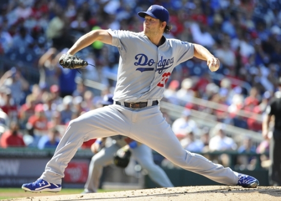 Kershaw fans 14, Dodgers split the day with Nationals