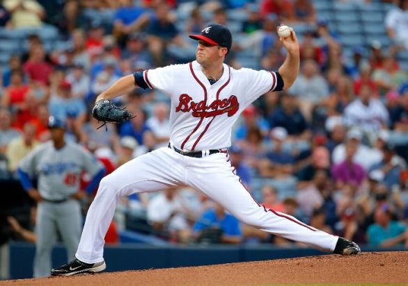 Johnson, Wood lead Braves to scrappy win over Dodgers