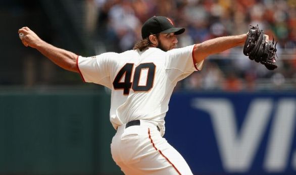 Bumgarner homers, pitches Giants past A's, 2-1