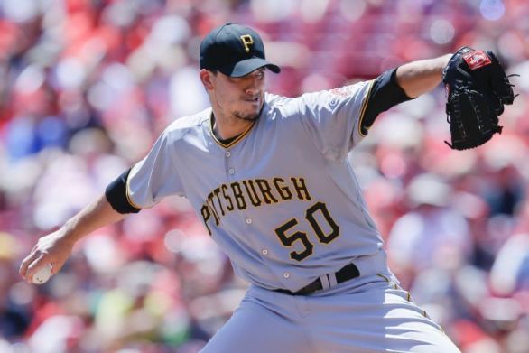Pirates earn split with 3-0 win over Reds