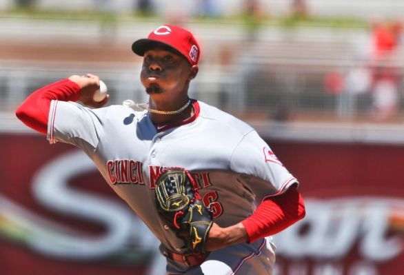 Iglesias, Votto lead Reds to 7-3 win against Padres