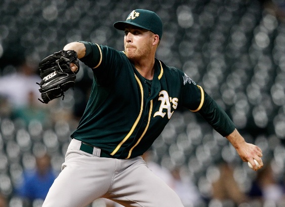 Mets acquire reliever Eric O'Flaherty from A's for player to be named