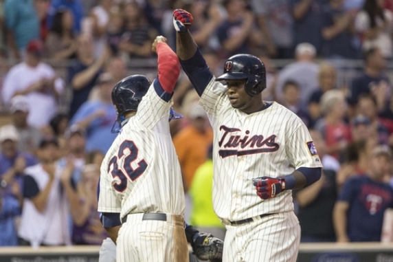 Hicks, Sano lead Twins in rout over Rangers, 11-1