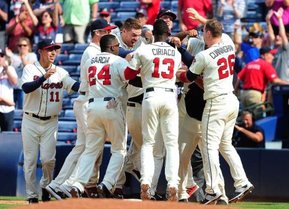 Pierzynski delivers in 9th, Braves beat Phillies 2-1