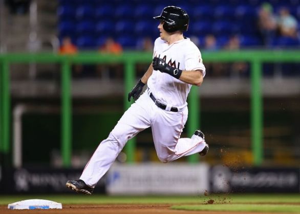 Realmuto's 2 HRs lead Marlins to 6-4 win