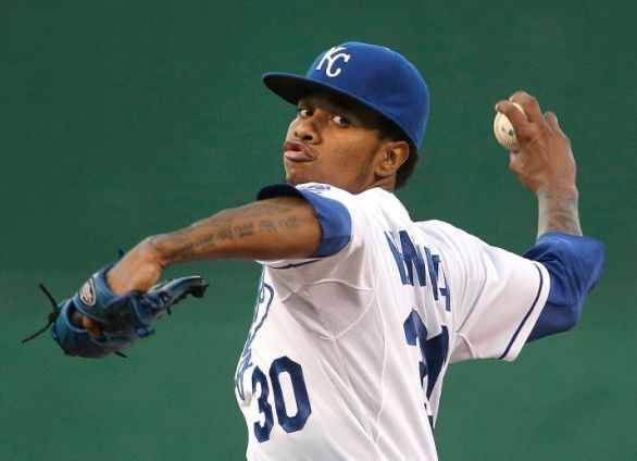 Ventura dazzles, Royals offense rolls in 12-1 rout of Tigers