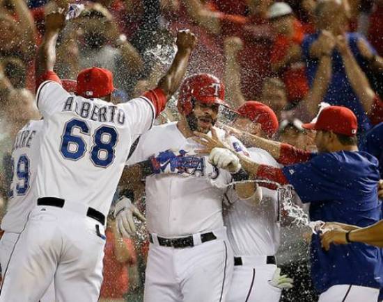 Moreland's sac fly pushes Rangers past Astros in AL West