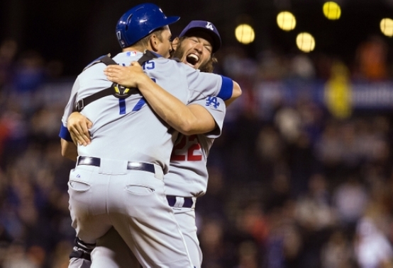 Kershaw, Dodgers make franchise history with third straight title