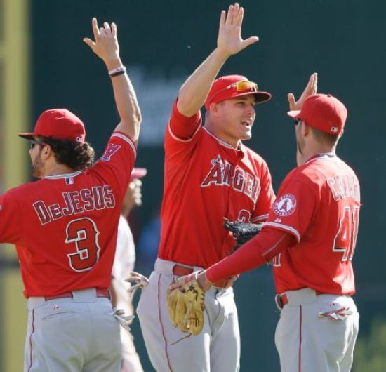 Angels score five runs in 9th against Rangers, keep playoff hopes alive