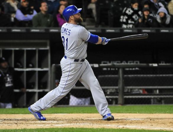Gomes helps Royals beat White Sox 6-4
